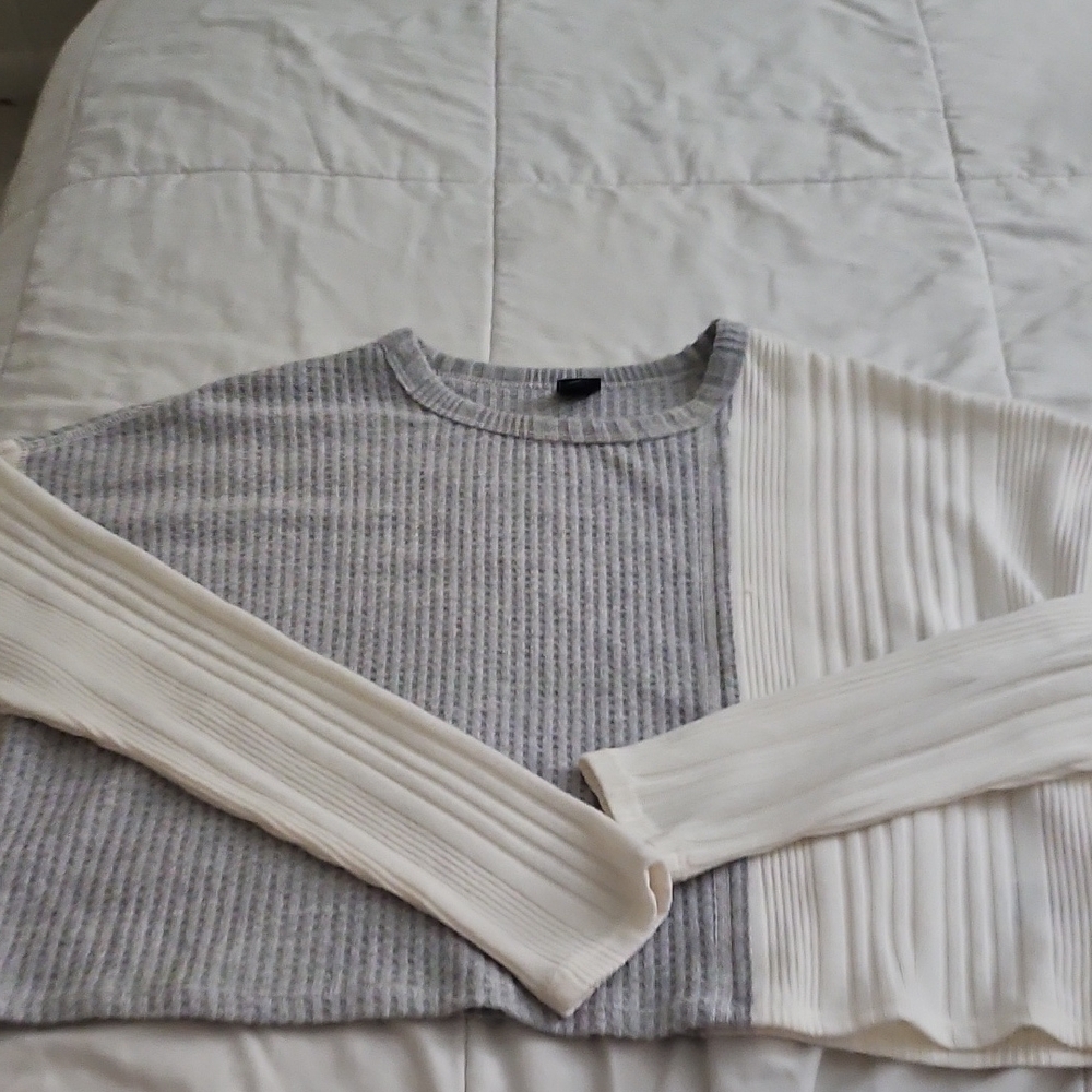 Gray and Cream Womens Long-sleeved CROPPED Sweater